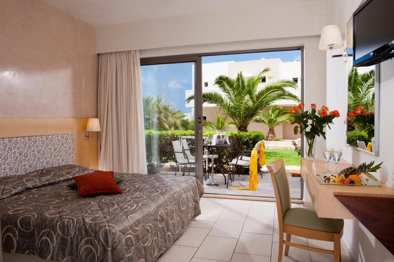 Grand Hotel Holiday Resort Hersonissos  Exterior photo